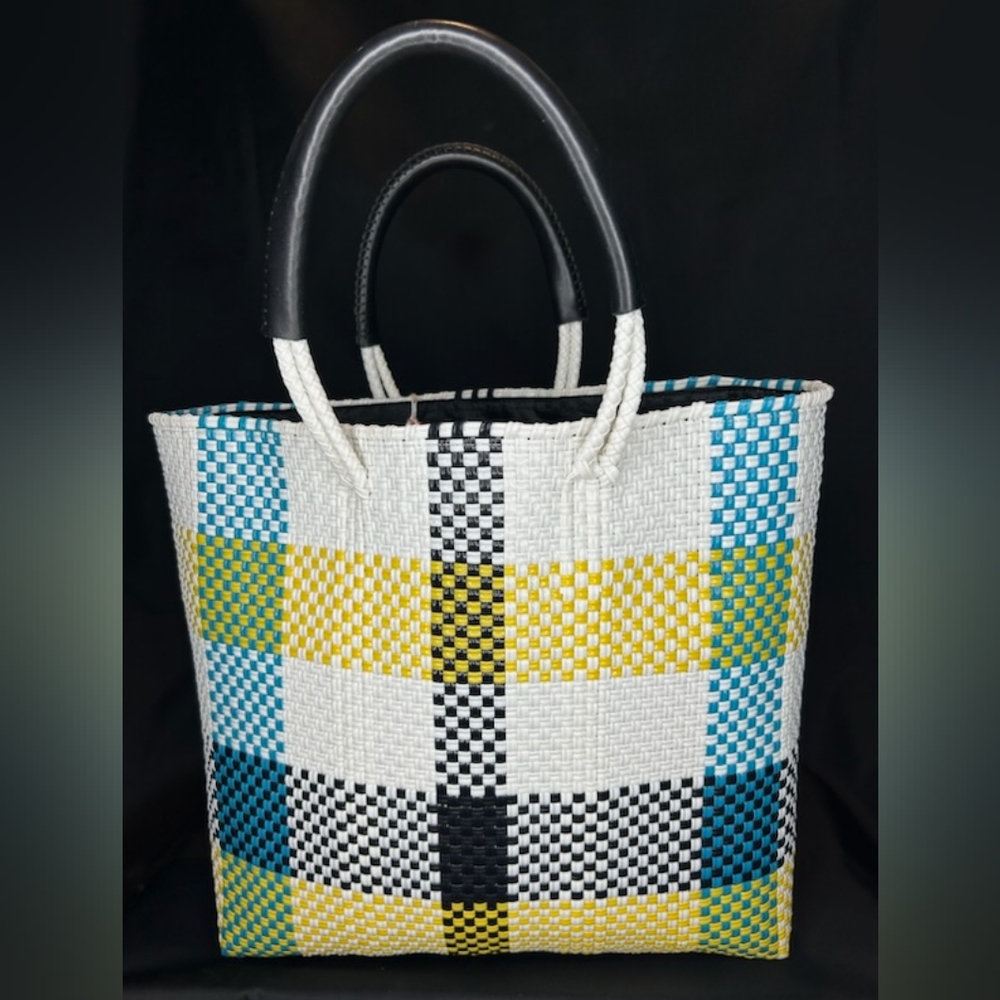 TOTE/PURSE HANDCRAFTED WOVEN PREMIUM RECYCLE PLASTIC - Picture 3 of 4